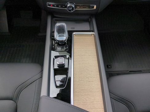New 2026 Volvo XC60 B5 Plus w/ Climate Package AWD/4WD image 17