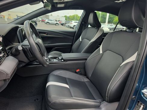 Used 2025 Toyota Camry SE FWD image 10