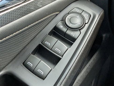 Used 2023 Chevrolet Traverse Premier image 27