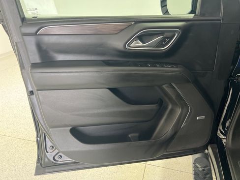 Used 2023 Chevrolet Suburban Z71 w/ Luxury Package image 20