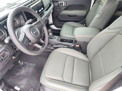 New 2026 Jeep Gladiator Mojave AWD/4WD image 9