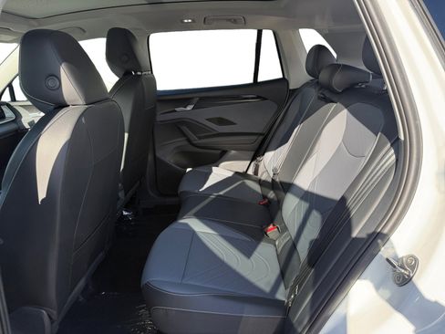 New 2026 Volkswagen Tiguan SE image 16