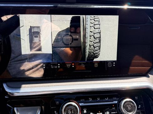 Used 2024 GMC Sierra 2500 Denali Ultimate image 32