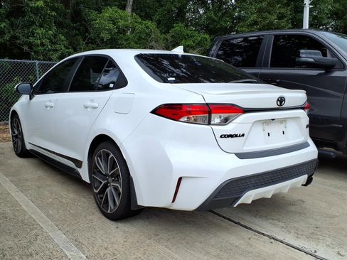 Used 2022 Toyota Corolla SE FWD image 2