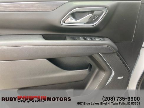 Used 2023 GMC Yukon SLT AWD/4WD image 11