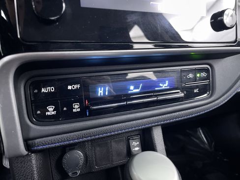 Used 2017 Toyota Corolla SE image 16