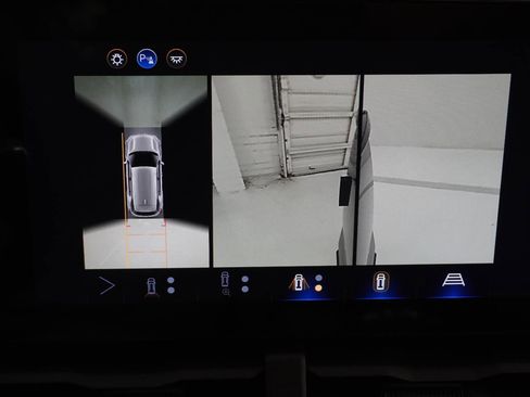 New 2026 Chevrolet Equinox RS w/ Convenience Package III FWD image 34