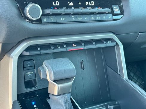 Used 2025 Toyota Tundra Limited AWD/4WD image 26
