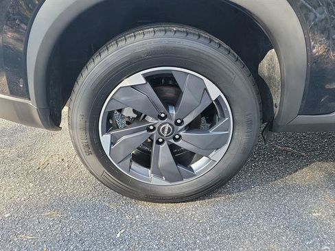 Used 2024 Nissan Rogue SV image 27
