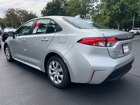 Used 2025 Toyota Corolla LE image 5