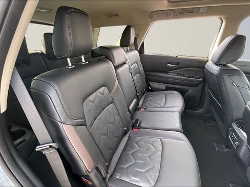 New 2026 Nissan Pathfinder Platinum image 10