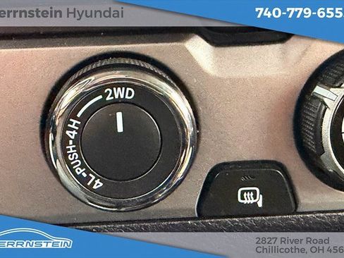 Used 2017 Toyota Tacoma TRD Sport image 27