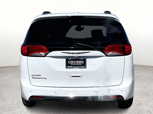 Used 2017 Chrysler Pacifica Touring-L Plus w/ Tire & Wheel Group image 6