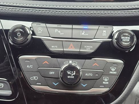 New 2026 Chrysler Pacifica Select image 14