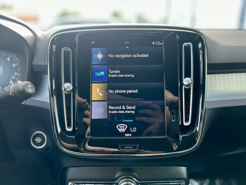 Used 2021 Volvo XC40 T4 Momentum FWD image 23