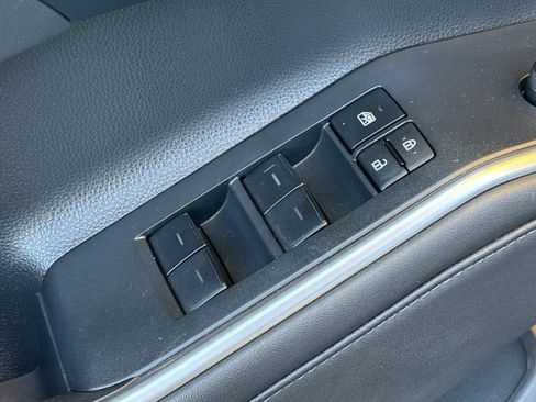 Used 2022 Toyota Highlander XLE FWD image 13