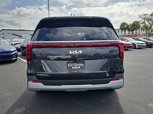 New 2026 Kia Carnival image 7