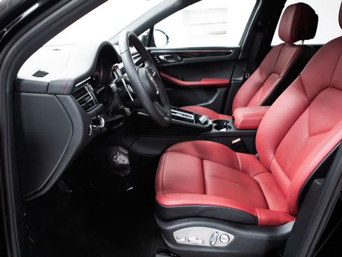 Certified 2026 Porsche Macan AWD/4WD image 15