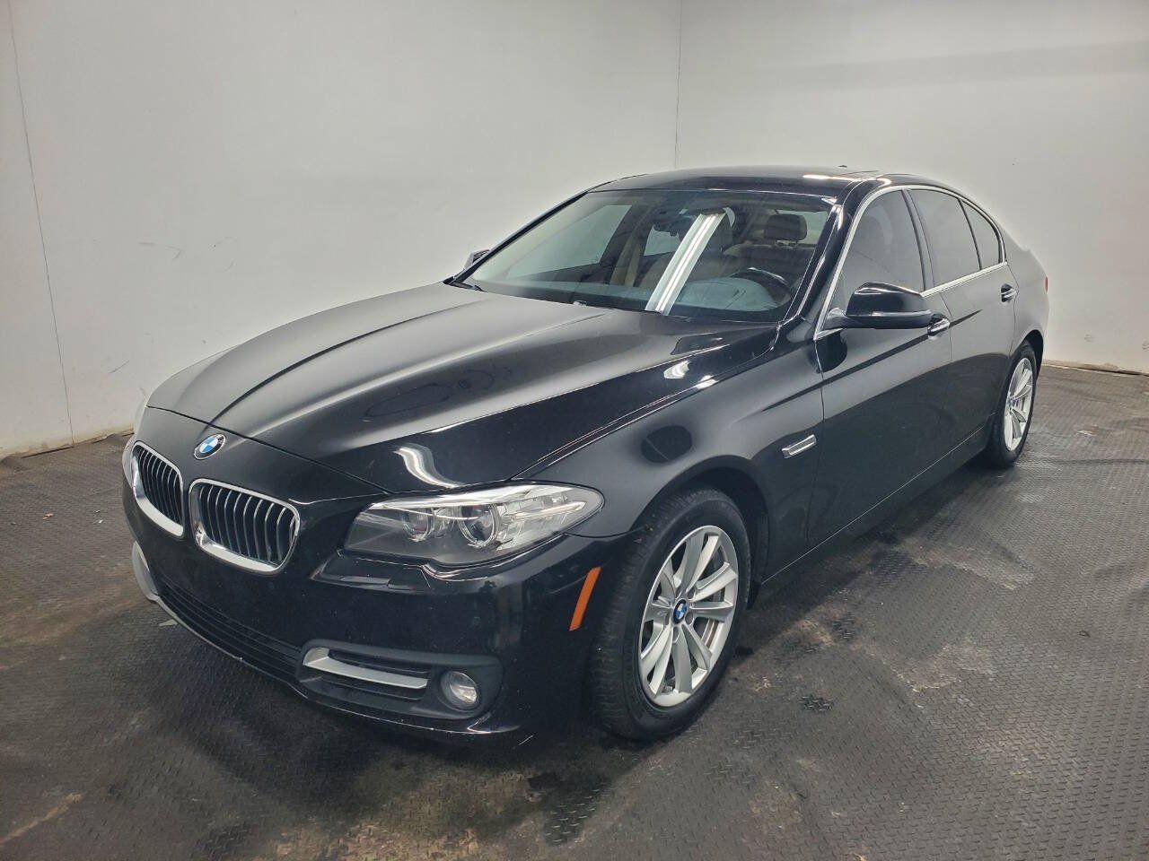 Used 2015 BMW 528i xDrive Sedan AWD/4WD image 1