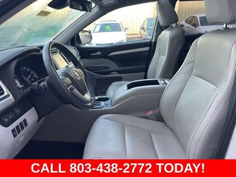 Used 2019 Toyota Highlander XLE FWD image 7