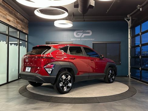 Used 2024 Hyundai Kona SEL image 3