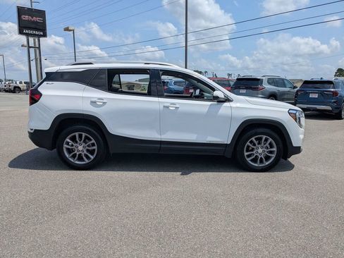 Used 2024 GMC Terrain SLT AWD/4WD image 3