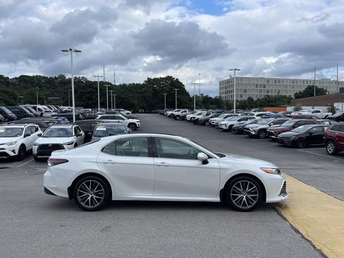 Used 2021 Toyota Camry XLE AWD/4WD image 7