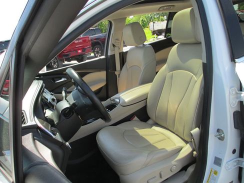 Used 2020 Buick Envision Essence FWD image 21