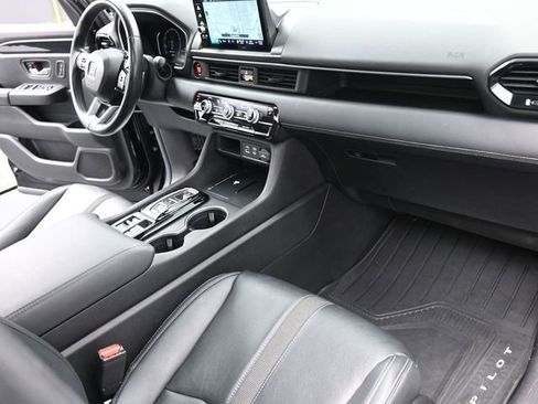 Used 2023 Honda Pilot Touring image 32