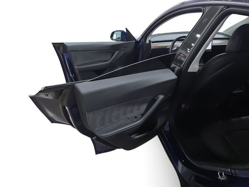 Certified 2022 Tesla Model Y Long Range AWD/4WD image 10