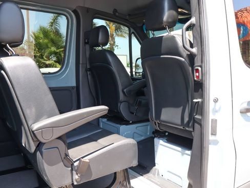 Used 2025 Mercedes-Benz Sprinter 2500 image 13