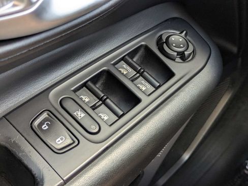 Used 2020 Jeep Renegade Altitude FWD image 24
