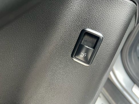 Used 2017 Mercedes-Benz GLS 450 4MATIC w/ Premium Package image 11