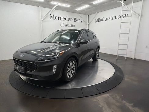 Used 2020 Ford Escape Titanium w/ Titanium Premium Package 2.0 FWD image 3