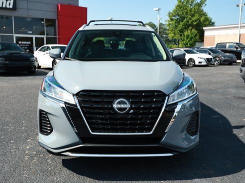 Used 2023 Nissan Kicks SV w/ Exterior Package FWD image 2