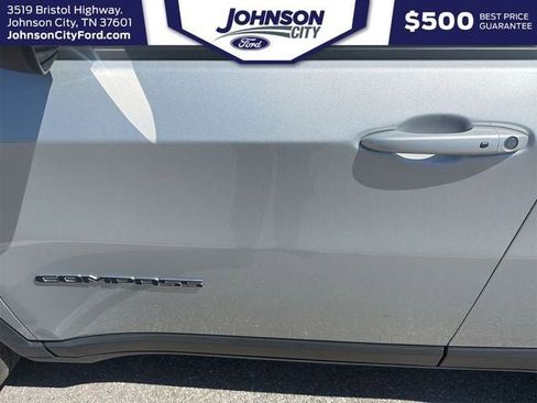 Used 2024 Jeep Compass Latitude AWD/4WD image 23