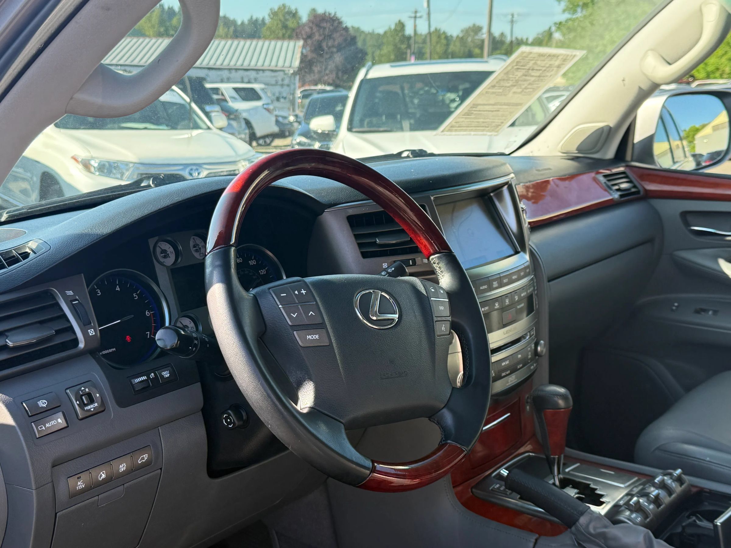 Used 2009 Lexus LX 570 4WD image 18