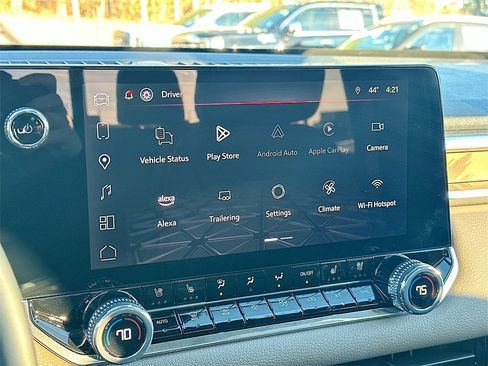 Used 2025 GMC Canyon Denali image 13