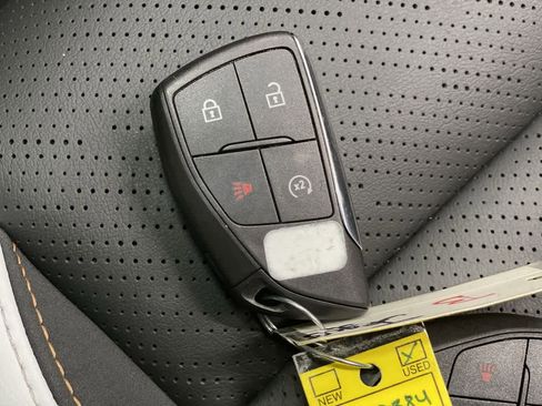 Used 2025 Buick Envision Sport Touring image 28