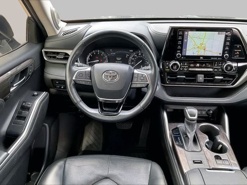 Used 2021 Toyota Highlander Limited FWD image 7