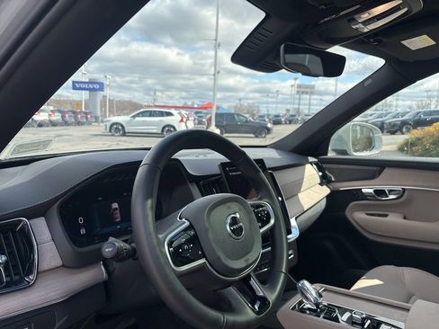 Used 2025 Volvo XC90 B6 Plus image 17