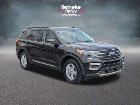 Used 2023 Ford Explorer XLT w/ Equipment Group 202A AWD/4WD image 3