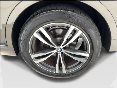 Used 2022 BMW X7 xDrive40i w/ M Sport Package AWD/4WD image 11