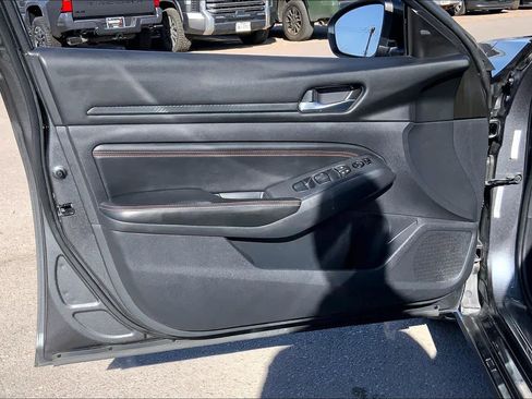 Used 2019 Nissan Altima 2.5 SR w/ SR Premium Package image 21