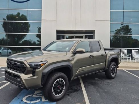 Used 2026 Toyota Tacoma TRD Off-Road AWD/4WD image 1