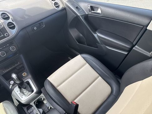 Used 2017 Volkswagen Tiguan S image 25