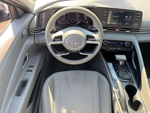 Used 2021 Hyundai Elantra SEL image 12