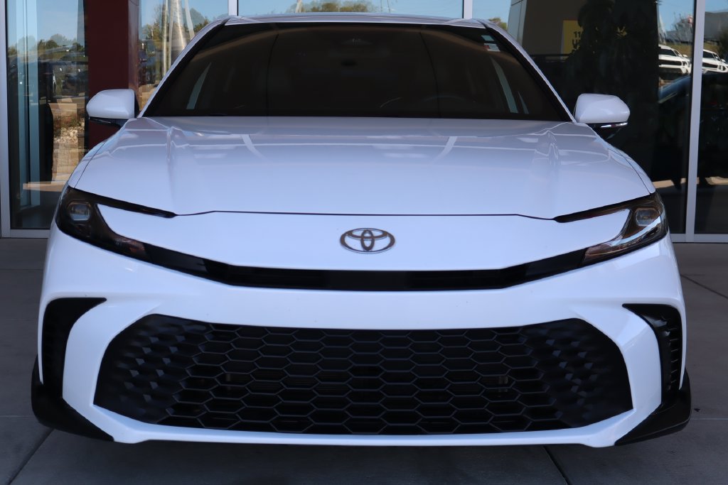 Used 2025 Toyota Camry SE FWD image 2