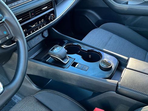 Used 2023 Nissan Rogue SV image 19