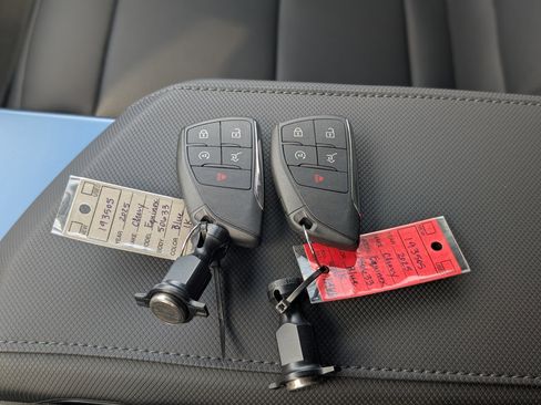 Used 2025 Chevrolet Equinox EV LT w/ Convenience Package II FWD image 36